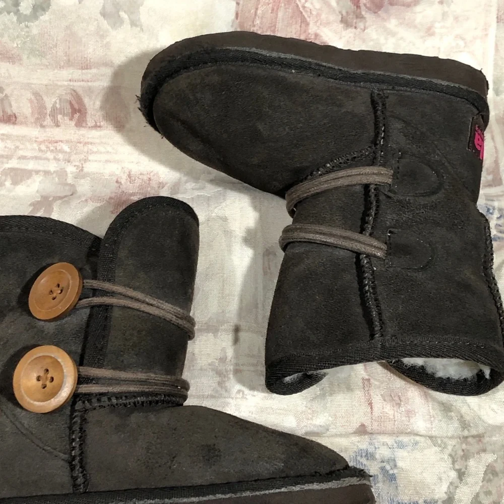 Ukala Suede and sheepskin lined boots.